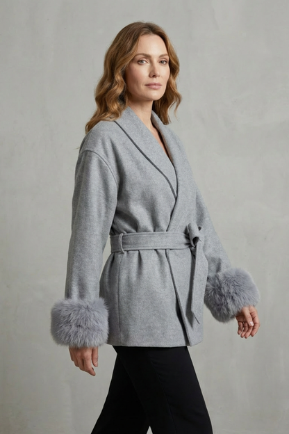 Antonia | Cappotto Avvolgente in Lana con Polsini in Pelliccia Sintetica e Cintura