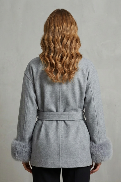 Antonia | Cappotto Avvolgente in Lana con Polsini in Pelliccia Sintetica e Cintura