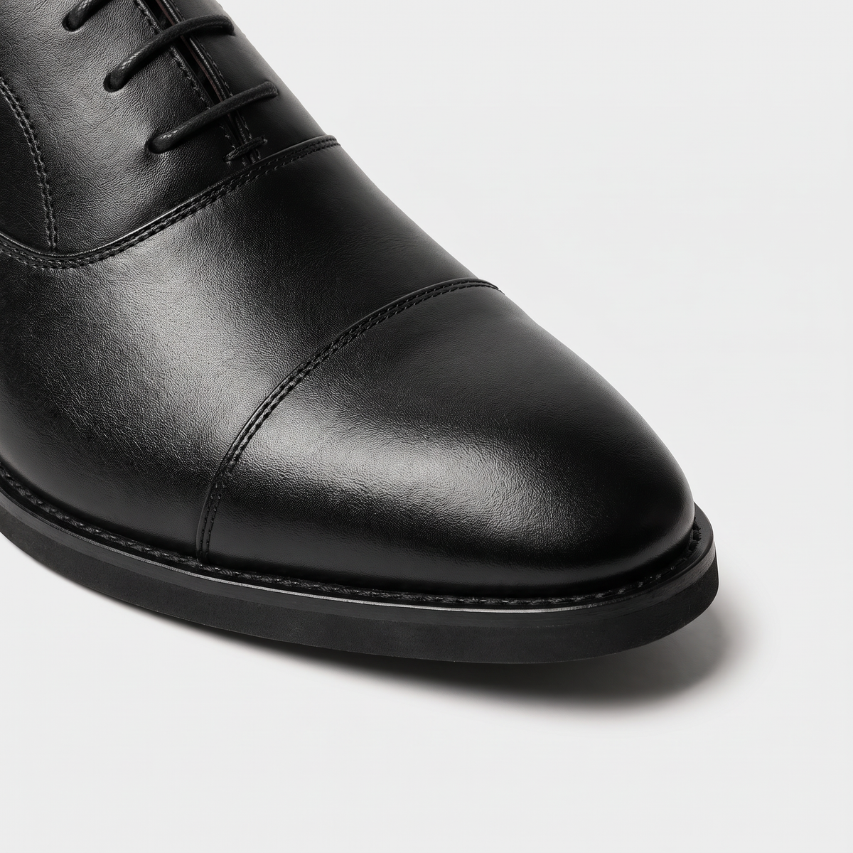 Scarpe da uomo eleganti con punta affusolata e lacci