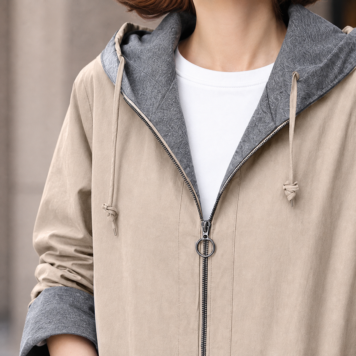 Iole | Cappotto a Mezza Lunghezza con Cappuccio, Zip e Tasche a Toppa