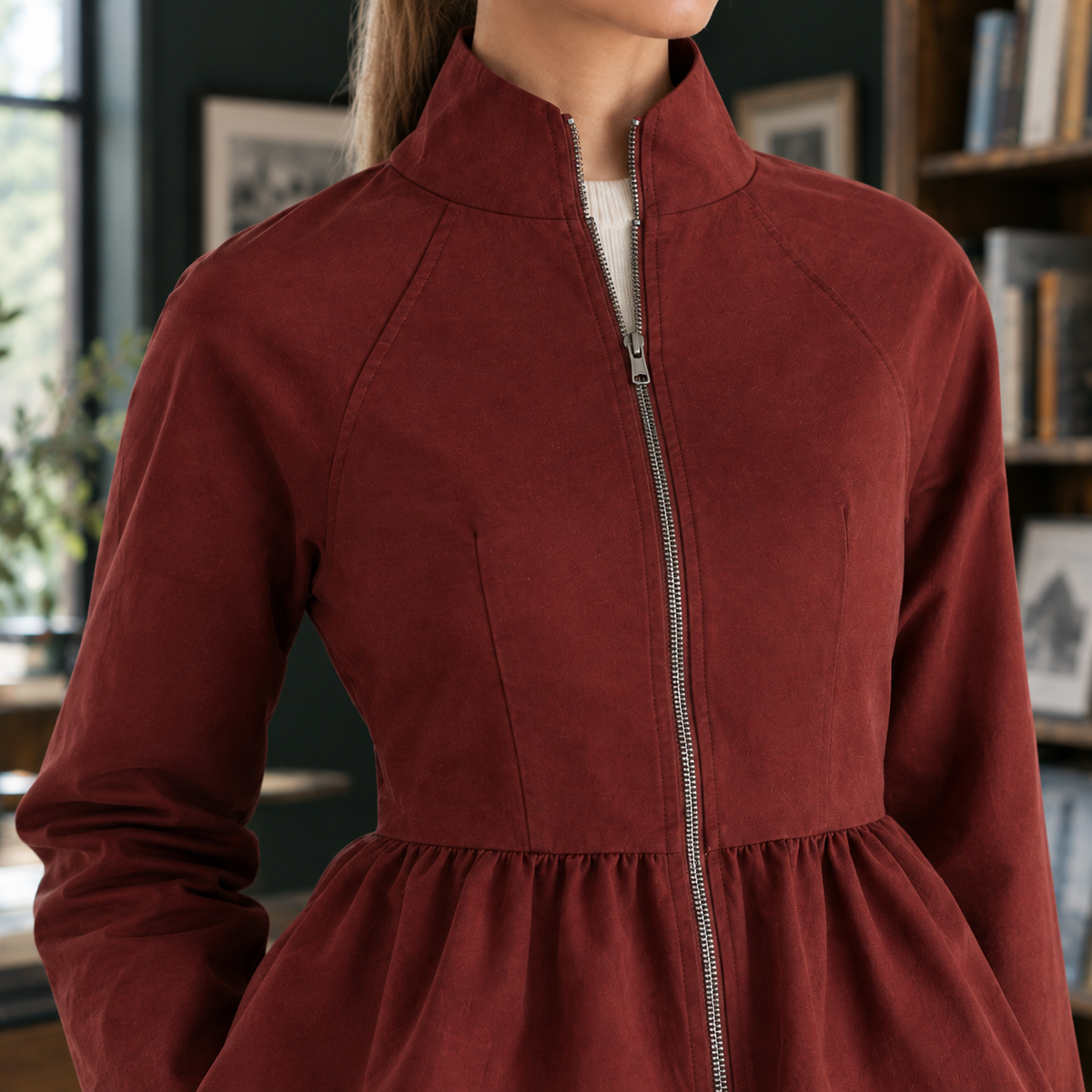 Tamara | Giacca Peplum con Zip e Collo Alto